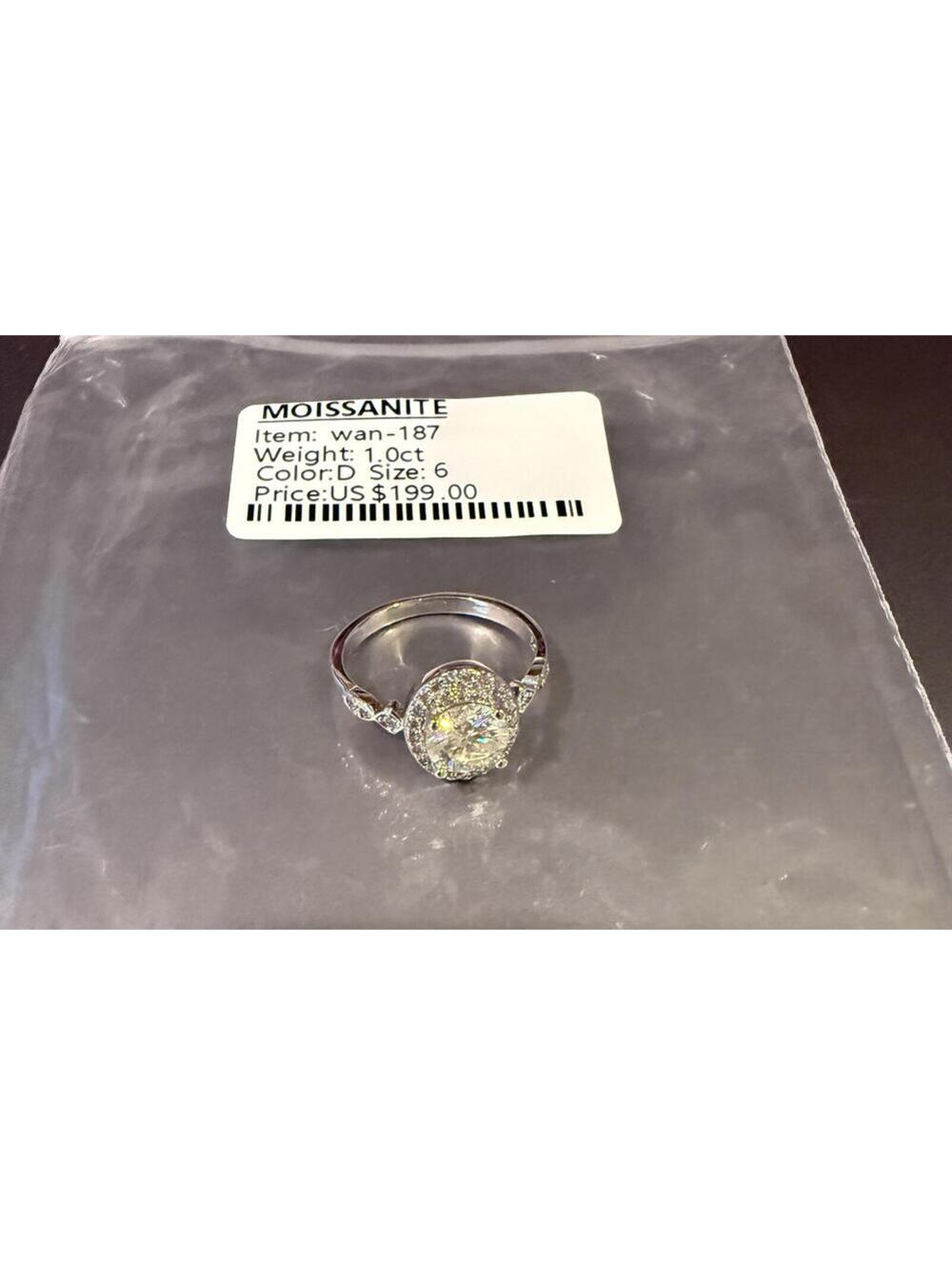 Moissanite 1.0ct D Color Ring Size 6 NWT
